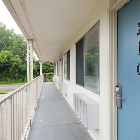 Days Inn By Wyndham New Philadelphia Exterior foto