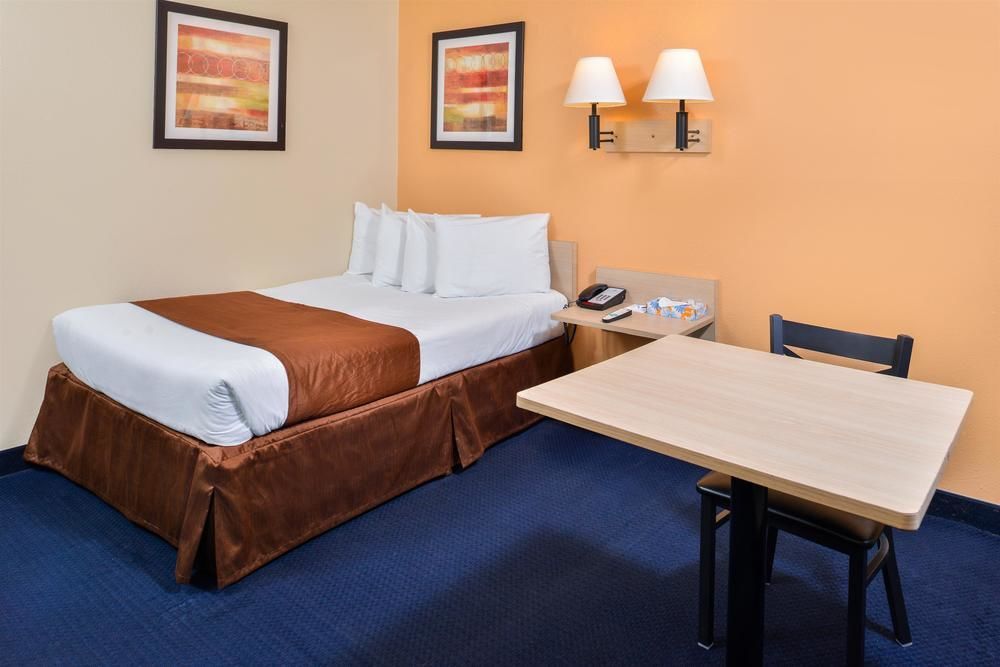 Days Inn By Wyndham New Philadelphia Exterior foto