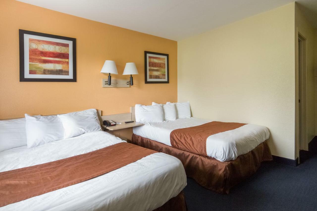 Days Inn By Wyndham New Philadelphia Exterior foto