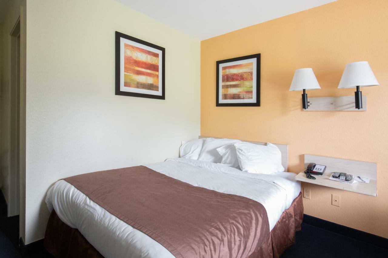 Days Inn By Wyndham New Philadelphia Exterior foto